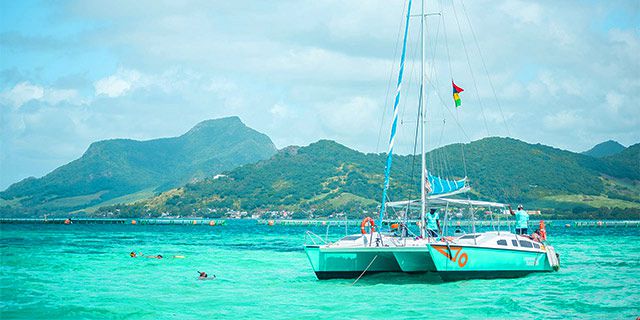 Private Catamaran Cruise to Ile Aux Cerfs with Optional Lunch (2)